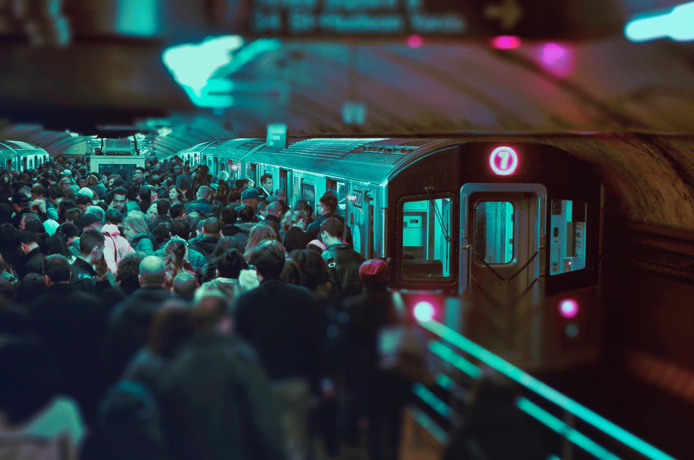 Auf die U-Bahn angewiesen: Ärmere Menschen haben weniger Möglichkeiten, ihre Mobilität an Hitze anzupassen