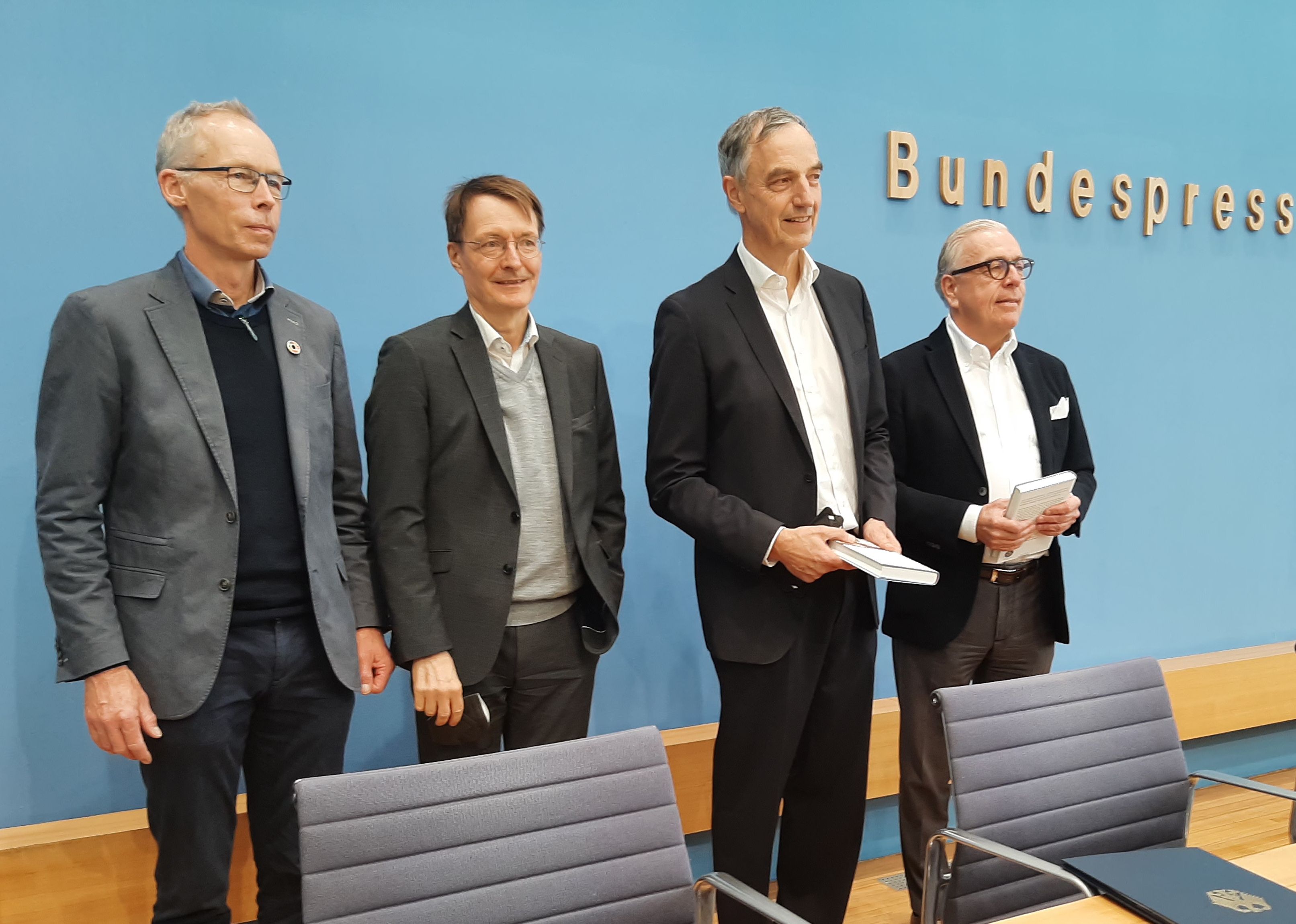 Fossile Energieträger bedrohen Gesundheit und Leben: Experten fordern massive Beschleunigung der Energiewende Fossile Energieträger bedrohen Gesundheit und Leben: Experten fordern massive Beschleunigung der Energiewende