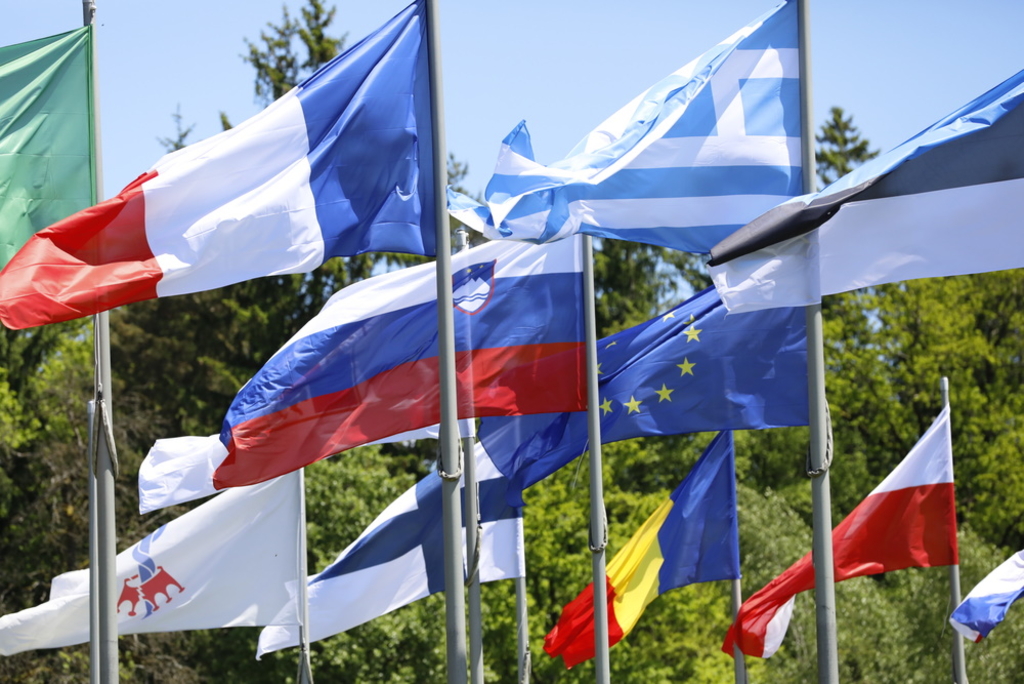 How to socially balance carbon pricing in Europe How to socially balance carbon pricing in Europe