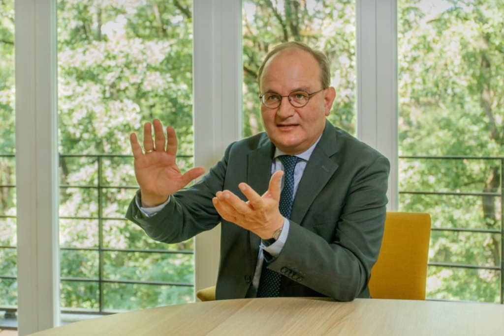 “Climate, War, and Science”: Edenhofer holds Erich Schneider lecture in Kiel “Climate, War, and Science”: Edenhofer holds Erich Schneider lecture in Kiel