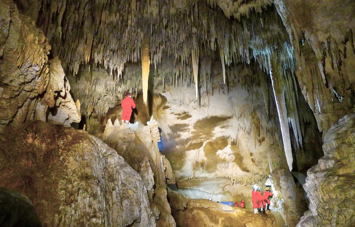 Measuring drip water parameters in the Waipuna cave, New Zealand, during fieldwork