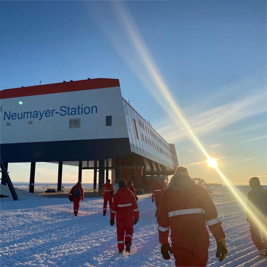 What is it like to overwinter at Neumayer III, Antarctica?