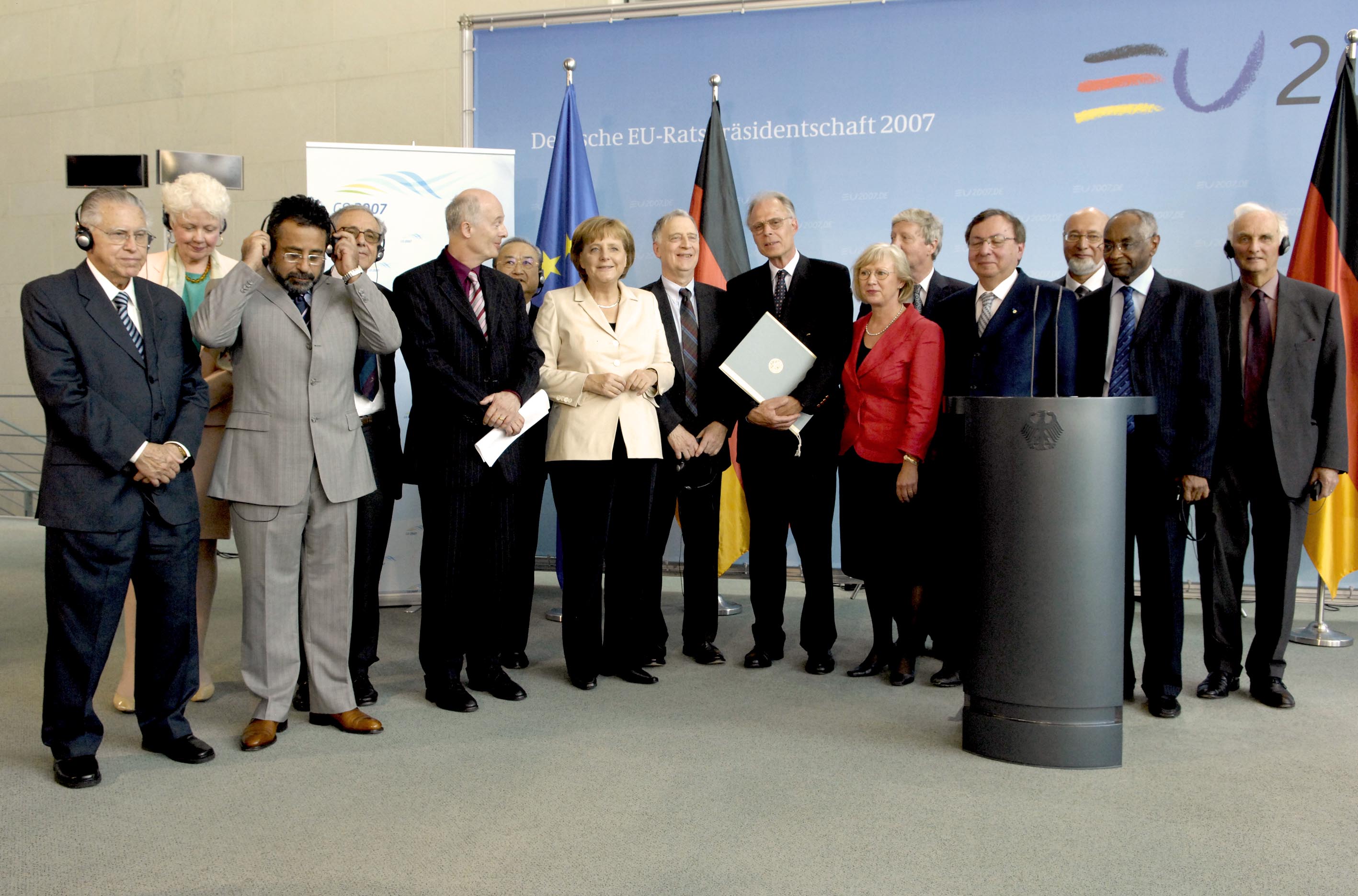 Joint science academies` statement on climate protection handed over to Chancellor Merkel