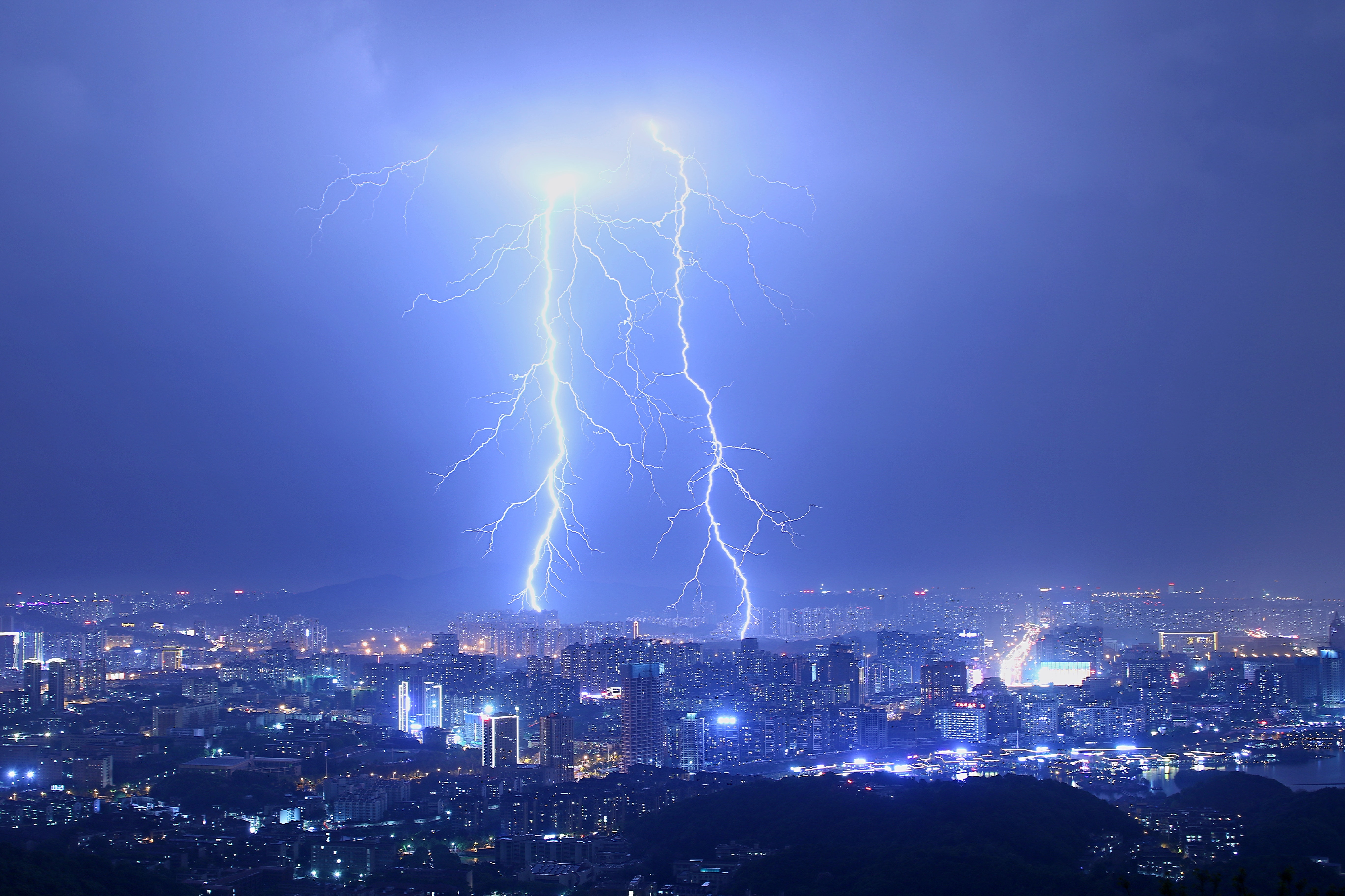 Climate extremes hit stressed economies even harder Climate extremes hit stressed economies even harder