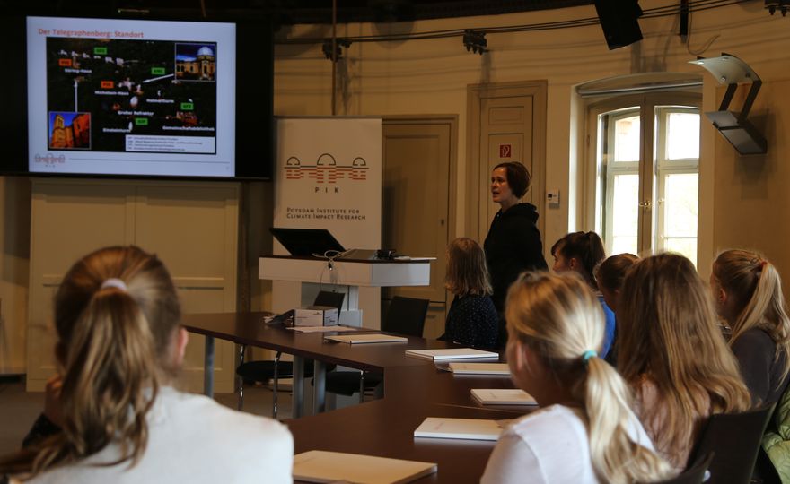 Girls' Day: students learn about research careers