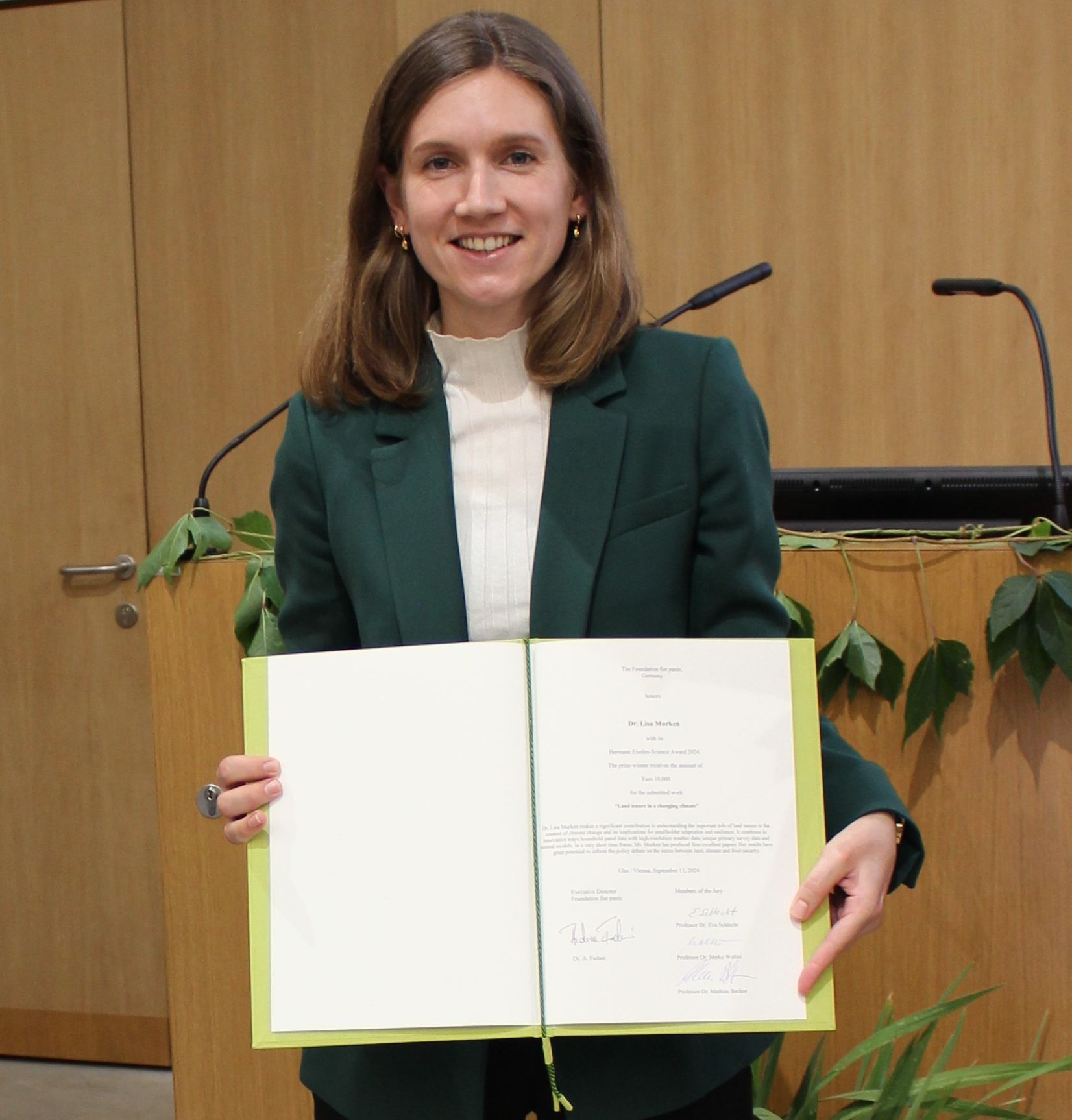 Lisa Murken receives Hermann Eiselen Science Prize for excellent research Lisa Murken receives Hermann Eiselen Science Prize for excellent research