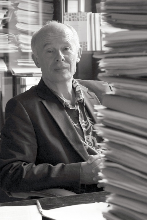 Portrait Büro s/w, Source: Foto Hollin, 2009